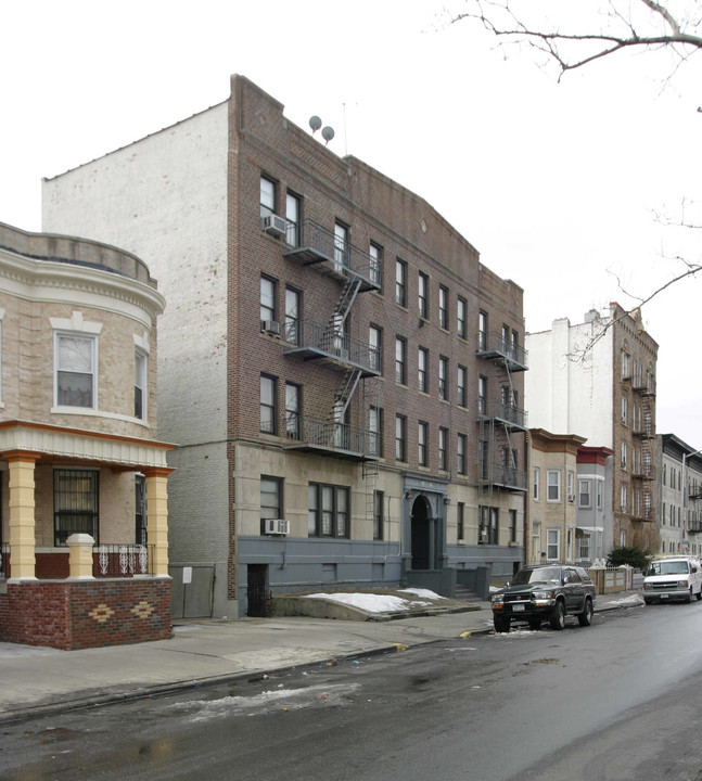 110 Martense St in Brooklyn, NY - Building Photo