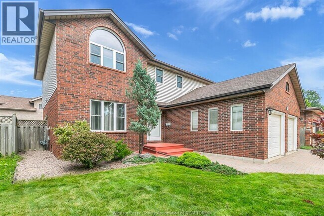 2862 Mangin Cres in Windsor, ON - Building Photo - Building Photo