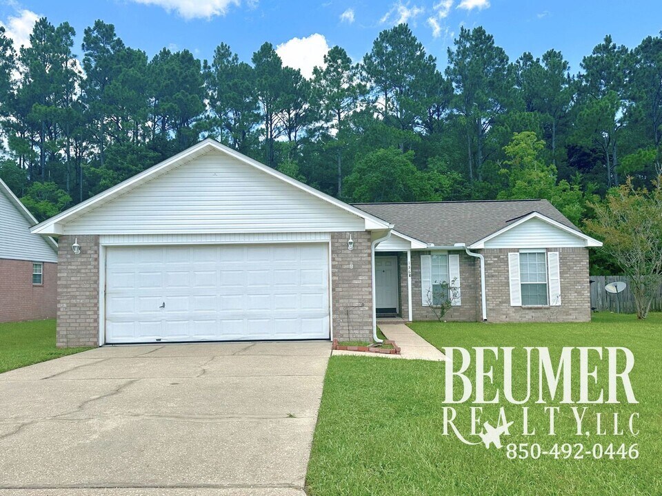 136 Carrier Dr in Pensacola, FL - Building Photo