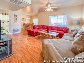 52 Chapel Hill Cir in San Antonio, TX - Building Photo