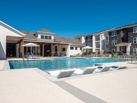 The Waters at Bluebonnet in Baton Rouge, LA - Building Photo