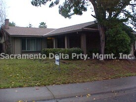 11045 New River Cir in Rancho Cordova, CA - Building Photo