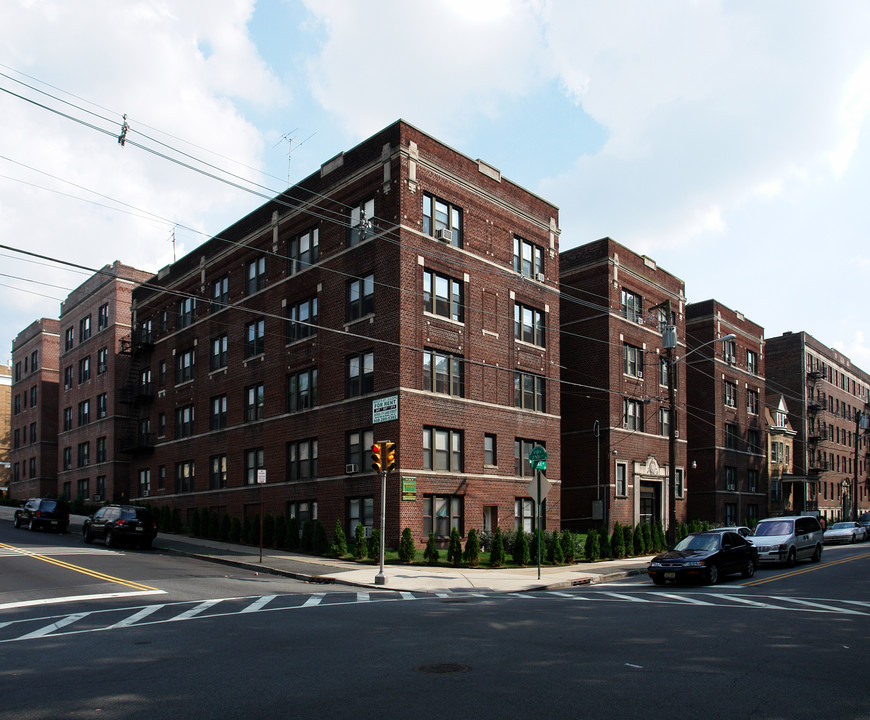 T&D Apartments in Newark, NJ - Foto de edificio