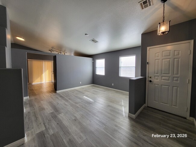 5823 Stoneborough St in Las Vegas, NV - Building Photo - Building Photo