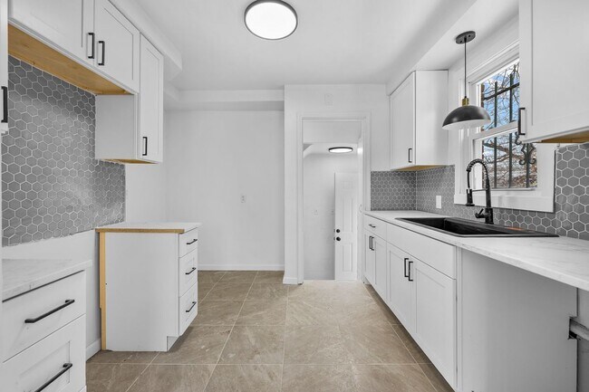 18525 Westmoreland Rd in Detroit, MI - Building Photo - Building Photo