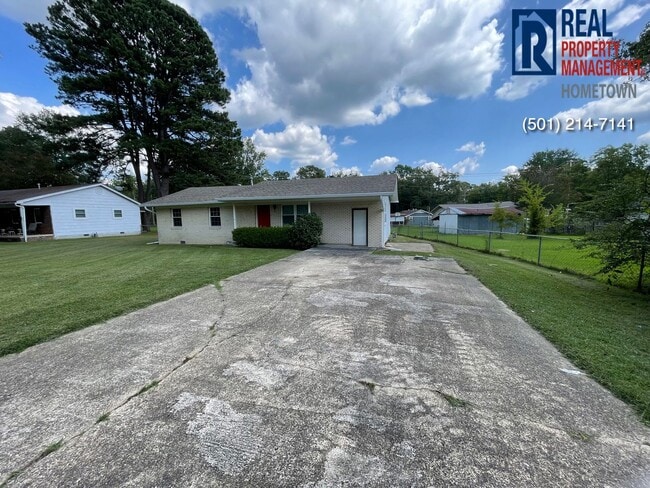 2415 N Lakeview in Benton, AR - Foto de edificio - Building Photo