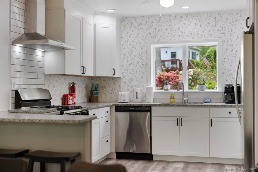 50 Longwood Dr in Colchester, CT - Building Photo