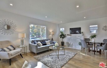 3665 W 58th Pl in Los Angeles, CA - Building Photo - Building Photo