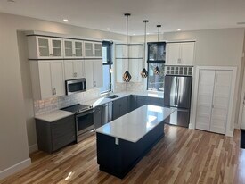 16 Pierce St, Unit Apt #4 in Dover, NH - Building Photo