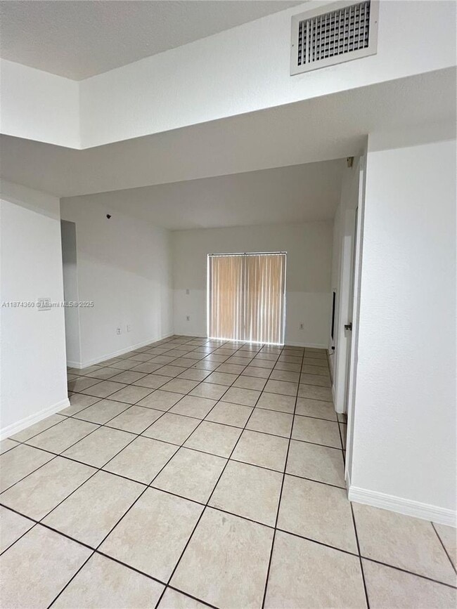 9300 Fontainebleau Blvd in Miami, FL - Building Photo - Building Photo