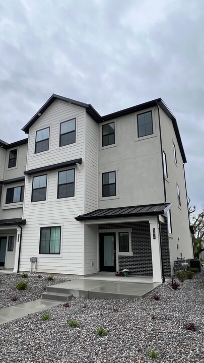 594 S 900 W, Unit Main Home in American Fork, UT - Building Photo