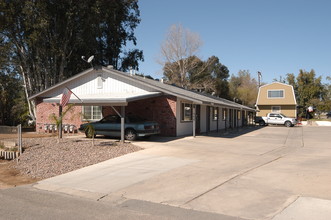 21000 Mariposa Rd in Lake Elsinore, CA - Foto de edificio - Building Photo