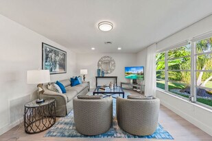 606 Wedge Dr in Naples, FL - Building Photo