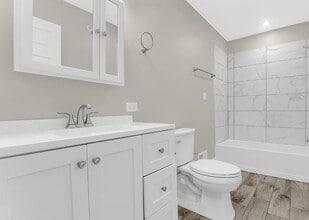 19 Augusta St in Oak Park, IL - Building Photo - Building Photo