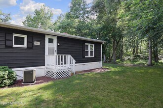 15 Cedar Ct in Englishtown, NJ - Building Photo - Building Photo