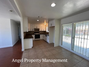 6932 Richman Way in Sacramento, CA - Building Photo - Building Photo