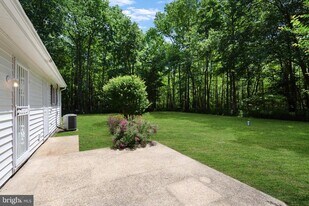 1469 Cedarhurst Rd in Shady Side, MD - Building Photo