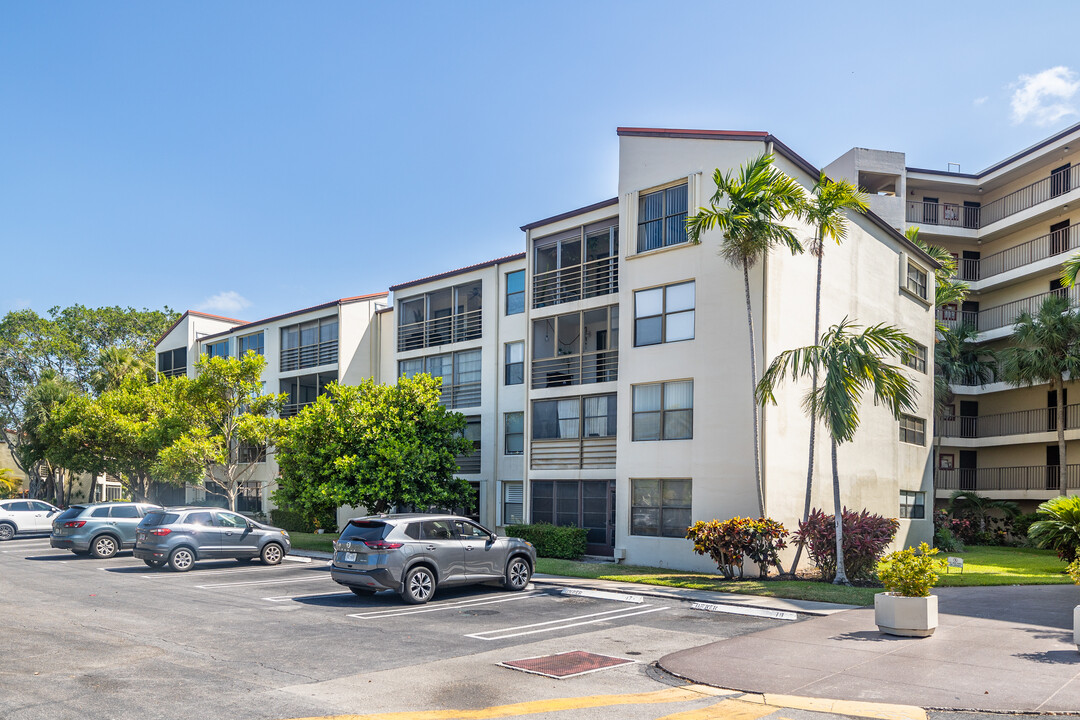 Cypress Bend in Pompano Beach, FL - Building Photo