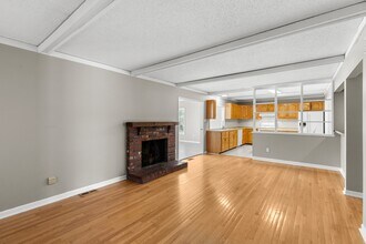 14355 Rainy Lake Dr in Chesterfield, MO - Building Photo - Building Photo