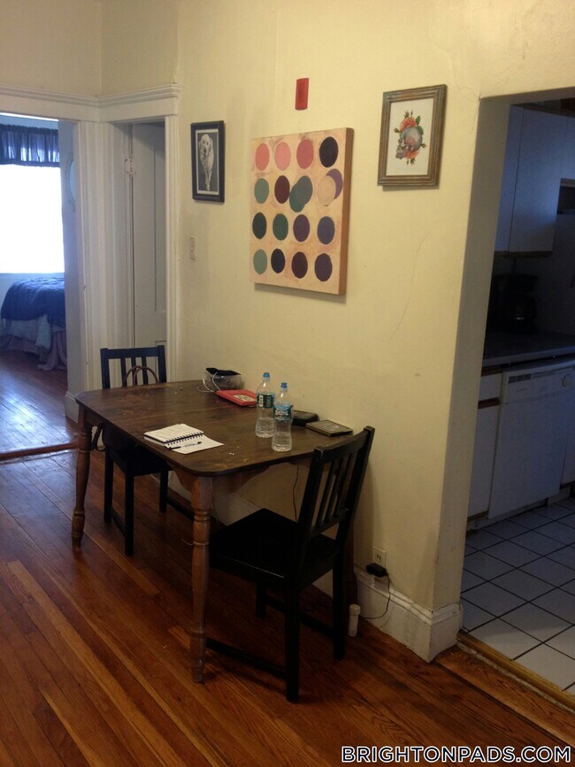 10 Lothian Rd in Boston, MA - Foto de edificio - Building Photo