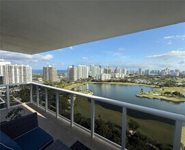 3625 N Country Club Dr, Unit PH05 in Aventura, FL - Building Photo - Building Photo