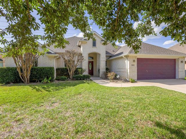 8464 Arroyo Ln in Benbrook, TX - Foto de edificio - Building Photo