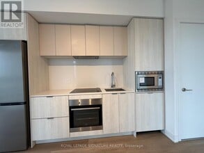 86 Dundas St E in Mississauga, ON - Building Photo - Building Photo