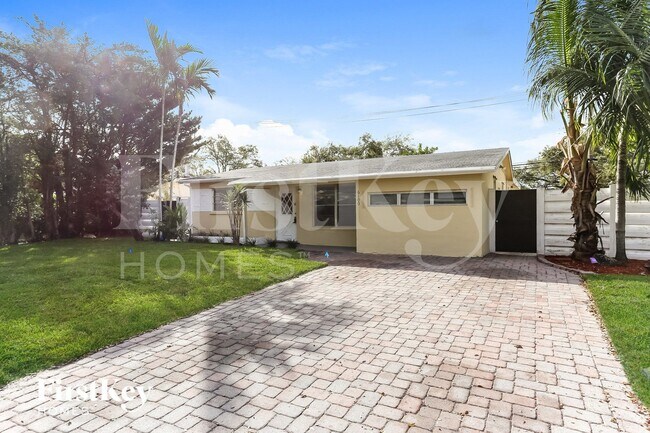 6100 Harding St in Hollywood, FL - Building Photo - Building Photo