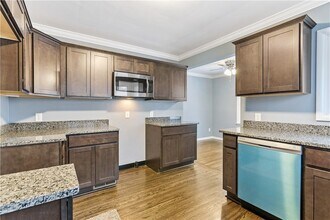 747 Britton Rd, Unit 410 in Rochester, NY - Foto de edificio - Building Photo