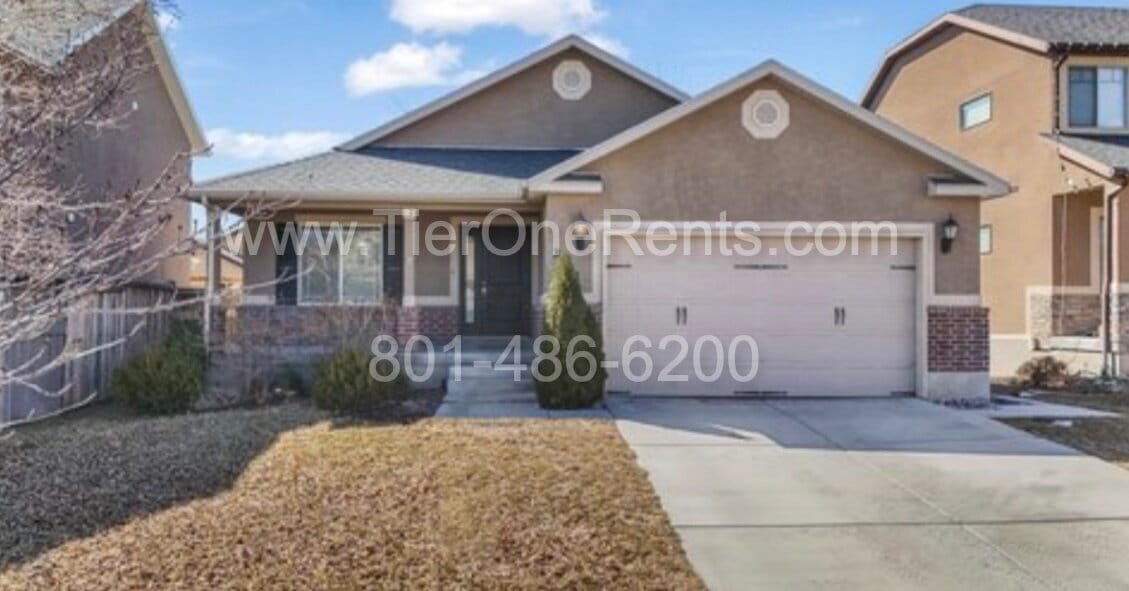 3818 E Rose Hearty Ln in Eagle Mountain, UT - Foto de edificio