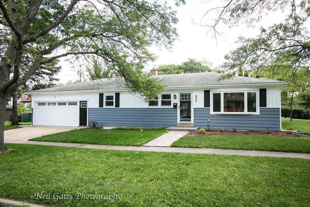 690 Highland Pl in Highland Park, IL - Building Photo