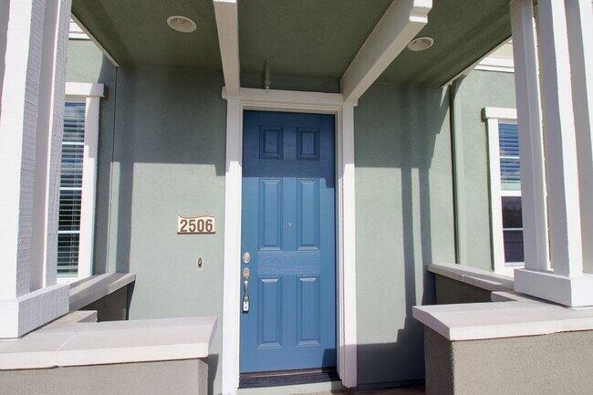 656 Sea Anchor Dr in Redwood City, CA - Building Photo - Building Photo