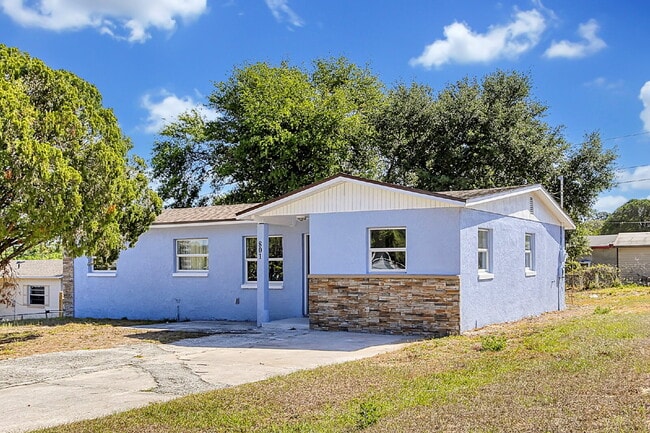 property at 801 N 4th St