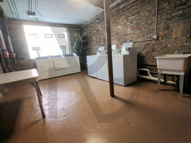 546 W Wellington Ave, Unit #540-303 in Chicago, IL - Building Photo - Building Photo