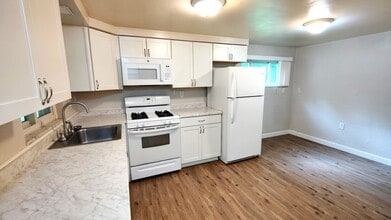 5654 Florida Ave in Bethel Park, PA - Building Photo - Building Photo