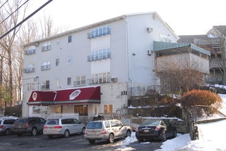 131 Acres Rd in Monroe, NY - Foto de edificio - Building Photo