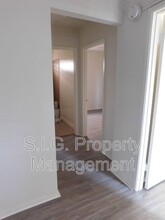 417 E Elmwood Ave in Burbank, CA - Foto de edificio - Building Photo