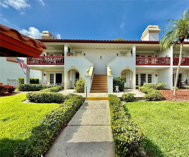 10500 Village Dr in Seminole, FL - Foto de edificio - Building Photo