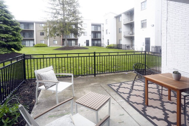 Aura Apartments in Indianapolis, IN - Foto de edificio - Building Photo