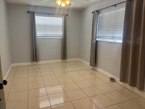 309 Avanda Ct, Unit 2 in Clearwater, FL - Foto de edificio - Building Photo