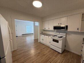 125 E Allen Ave in Chelan, WA - Building Photo - Building Photo