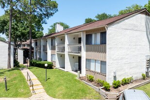 Marina Vista Condominiums in Montgomery, TX - Building Photo