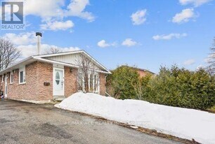 45 Snowball Crescent in Toronto, ON - Building Photo