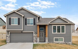 17526 Grand Ave in Omaha, NE - Building Photo