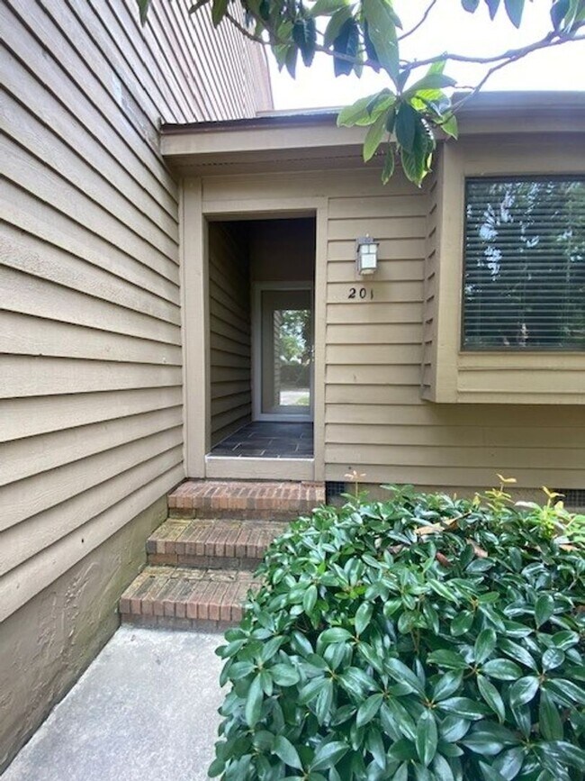 201 St Mark Ct in Wilmington, NC - Building Photo - Building Photo