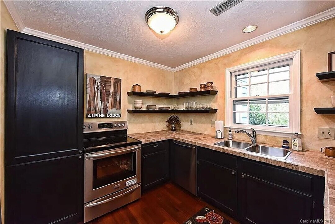 3300 Selwyn Farms Ln in Charlotte, NC - Building Photo
