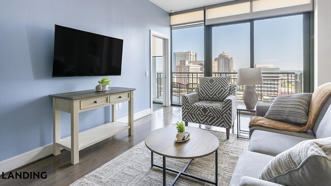 777 Preston St, Unit 16K in Houston, TX - Building Photo - Building Photo