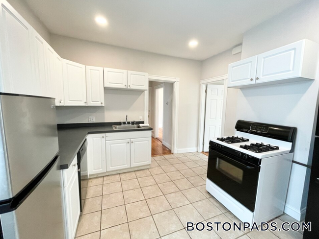 276 E Cottage St in Boston, MA - Building Photo - Building Photo