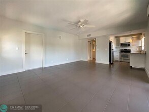 64 Isle of Venice Dr in Fort Lauderdale, FL - Building Photo - Building Photo