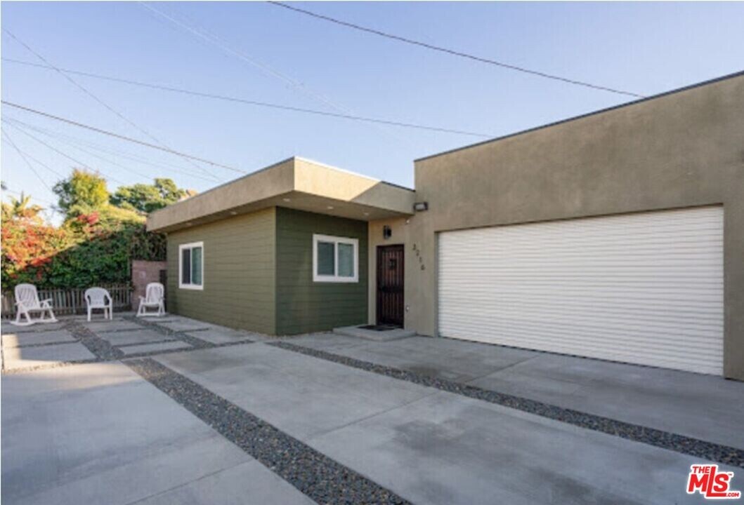 3216 W 30th St in Los Angeles, CA - Building Photo